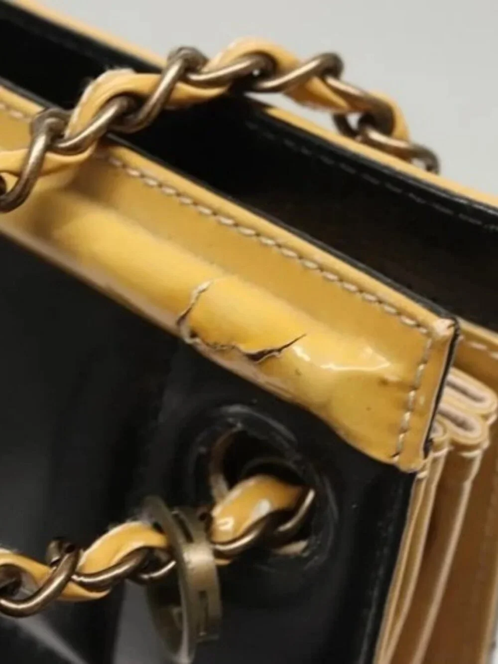 CHANEL Choco Bar Chain Shoulder Bag Patent leather Black CC Auth 122608